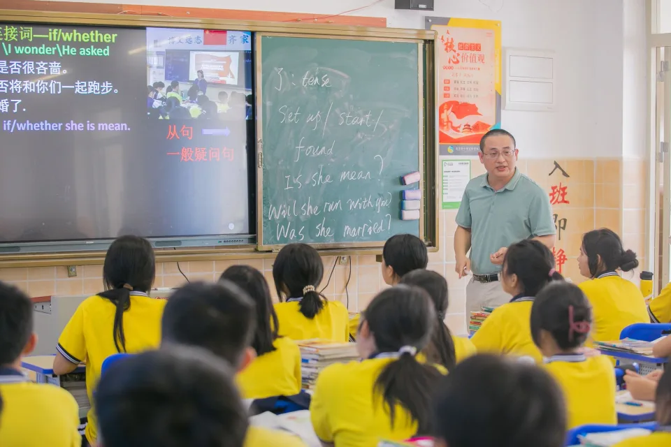 Sinh viên học tiếng Anh tại Lớp Toán Cô Hoa